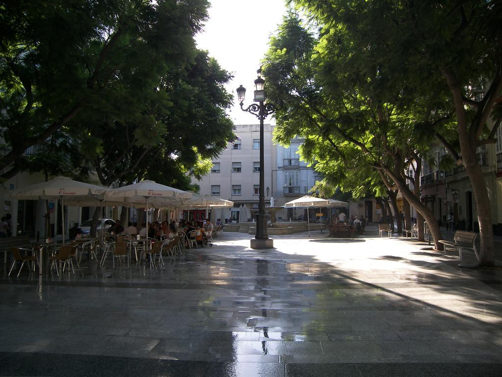 Apartamento Atico 19 Dias Y Muchas Noches Cádiz Exterior foto
